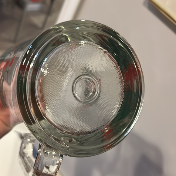 Vintage very heavy Christmas holly berries glass pitcher - Picture 4 of 5